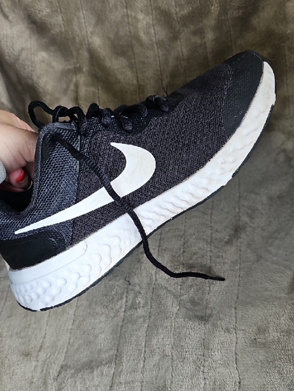 Nike Black and White Running Shoes Size 4Y Youth Kids F19 - Picture 5 of 12